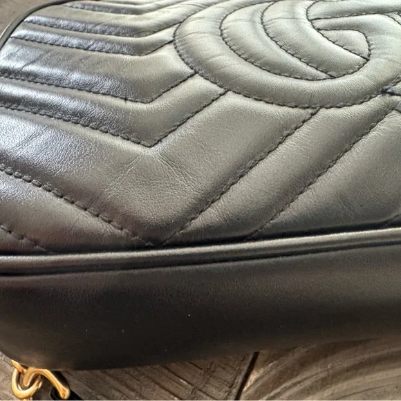 - Gorgeous. Gucci - Authentic Pre Loved Small GG Marmont Leather Crossbody. - Picture 4 of 15